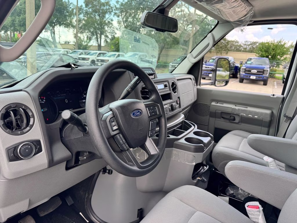 2027 Oxford White Ford E-450SD Base RWD Truck