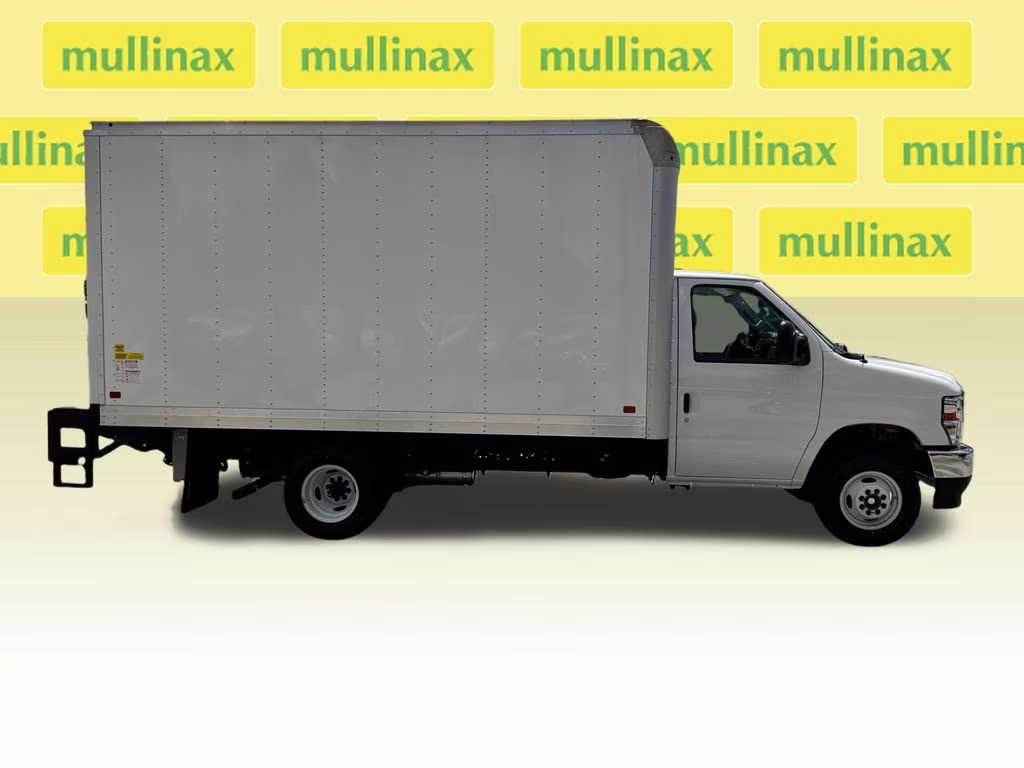 2027 Oxford White Ford E-450SD Base RWD Truck