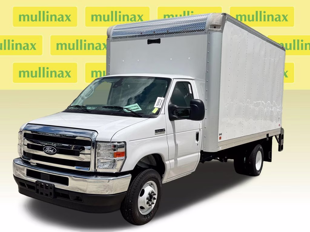 2027 Oxford White Ford E-450SD Base RWD Truck