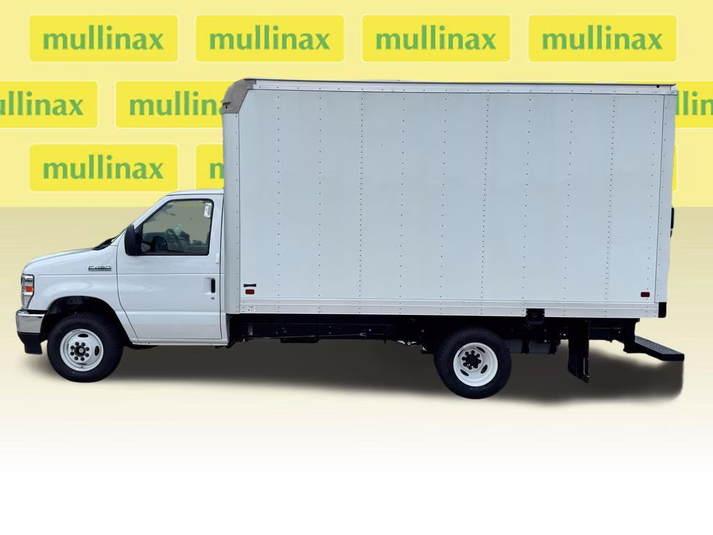 2027 Oxford White Ford E-450SD Base RWD Truck