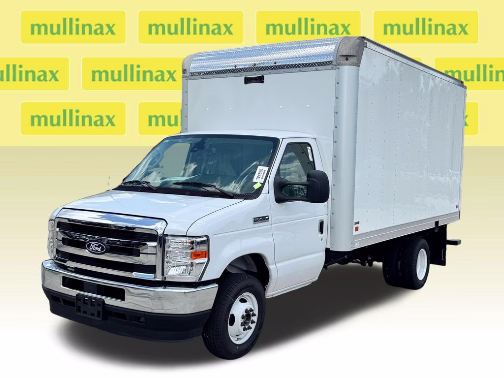 2027 Oxford White Ford E-450SD Base RWD Truck