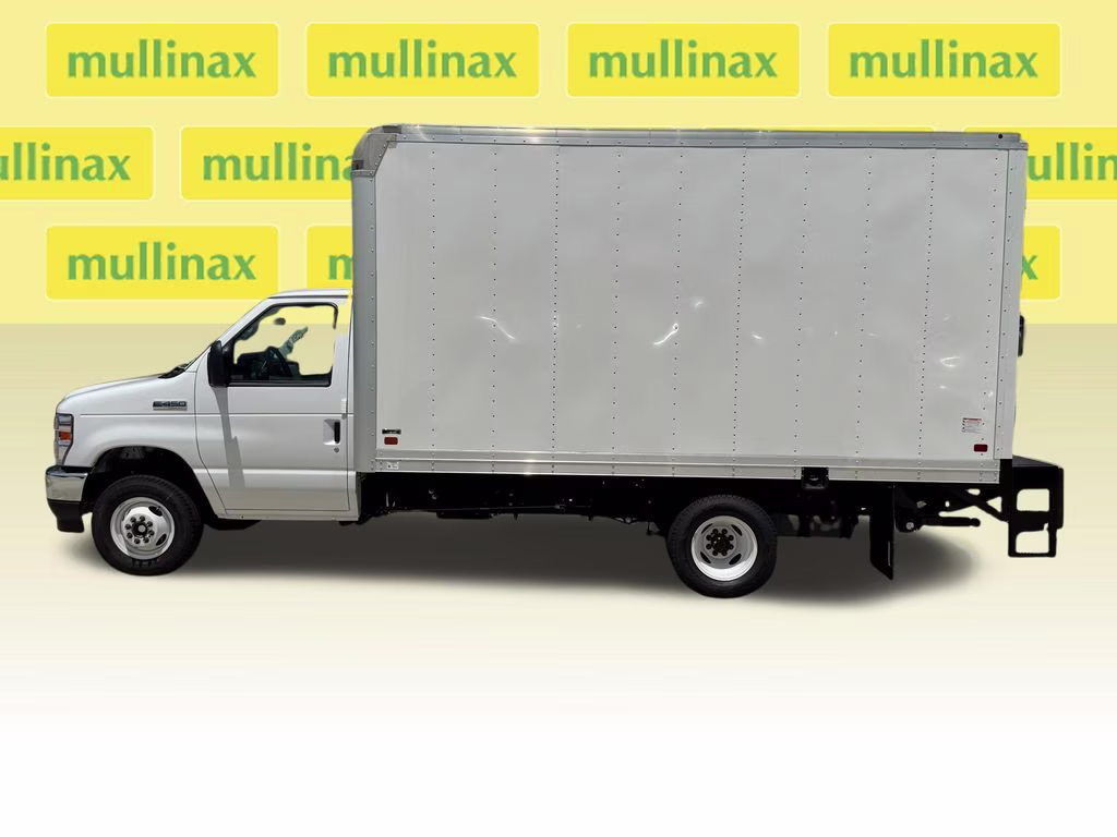 2027 Oxford White Ford E-450SD Base RWD Truck