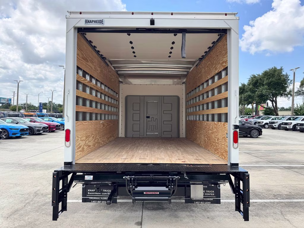 2027 Oxford White Ford E-450SD Base RWD Truck