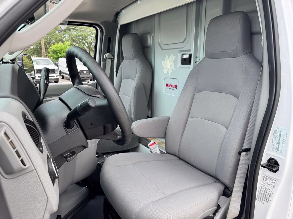2027 Oxford White Ford E-450SD Base RWD Truck