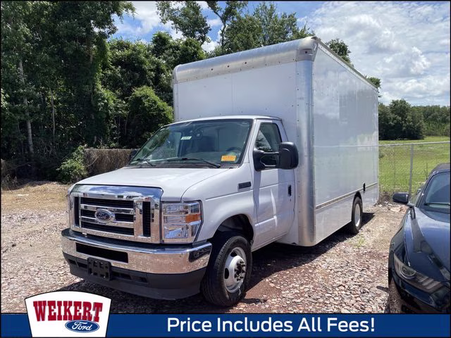 2023 Oxford White Ford E-450SD Base RWD Truck