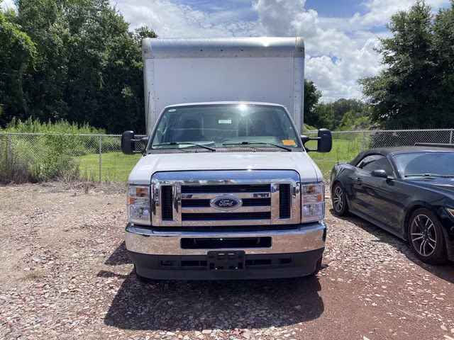 2023 Oxford White Ford E-450SD Base RWD Truck