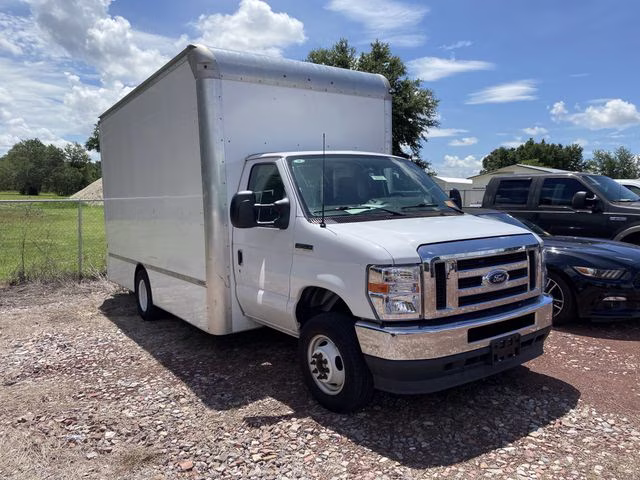 2023 Oxford White Ford E-450SD Base RWD Truck