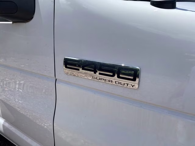 2023 Oxford White Ford E-450SD Base RWD Truck