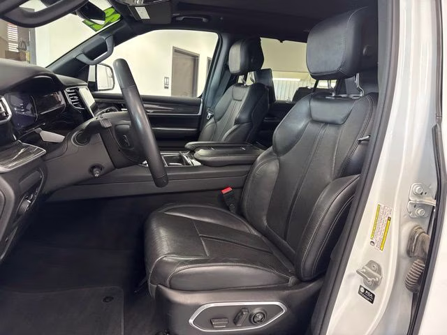 2022 Bright White Clearcoat Jeep Wagoneer Series III 4X4 SUV