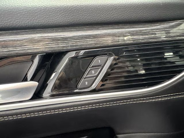 2022 Bright White Clearcoat Jeep Wagoneer Series III 4X4 SUV
