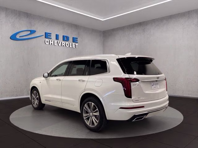 2022 Crystal White Tricoat Cadillac XT6 Premium Luxury AWD SUV