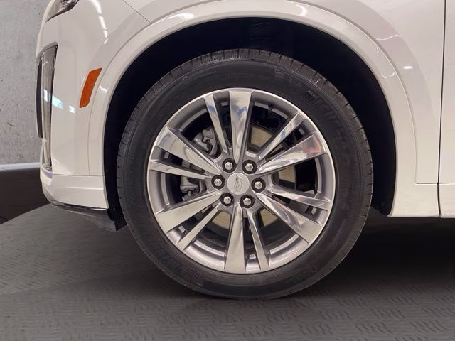 2022 Crystal White Tricoat Cadillac XT6 Premium Luxury AWD SUV