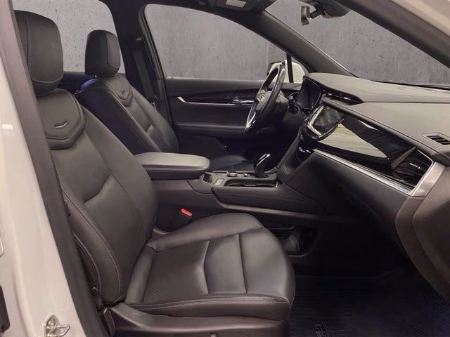 2022 Crystal White Tricoat Cadillac XT6 Premium Luxury AWD SUV