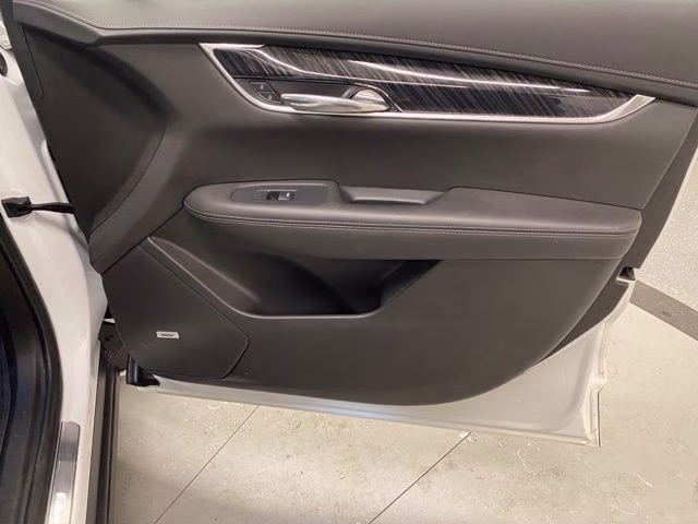 2022 Crystal White Tricoat Cadillac XT6 Premium Luxury AWD SUV
