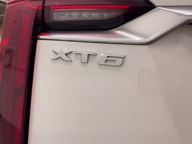 2022 Crystal White Tricoat Cadillac XT6 Premium Luxury AWD SUV