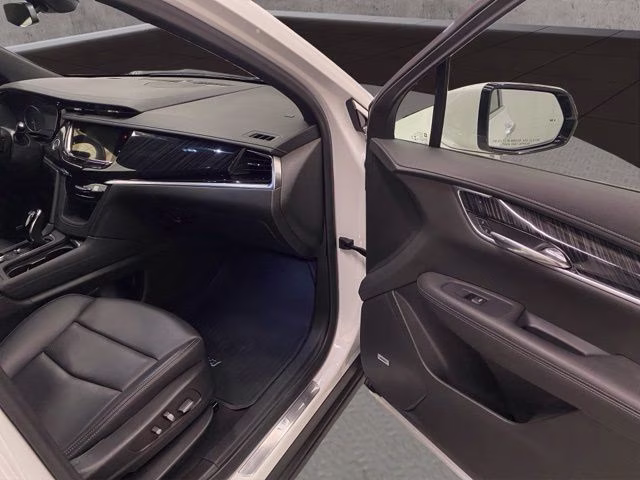 2022 Crystal White Tricoat Cadillac XT6 Premium Luxury AWD SUV