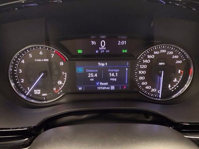 2022 Crystal White Tricoat Cadillac XT6 Premium Luxury AWD SUV