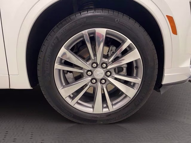 2022 Crystal White Tricoat Cadillac XT6 Premium Luxury AWD SUV