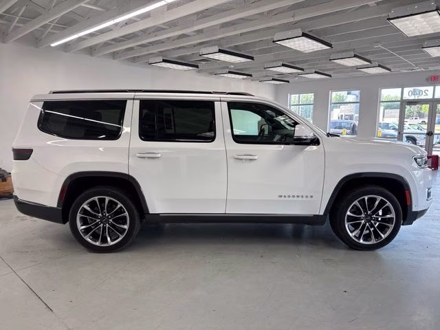 2022 Bright White Clearcoat Jeep Wagoneer Series III 4X4 SUV