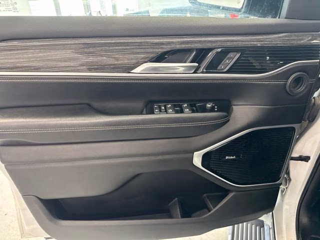 2022 Bright White Clearcoat Jeep Wagoneer Series III 4X4 SUV