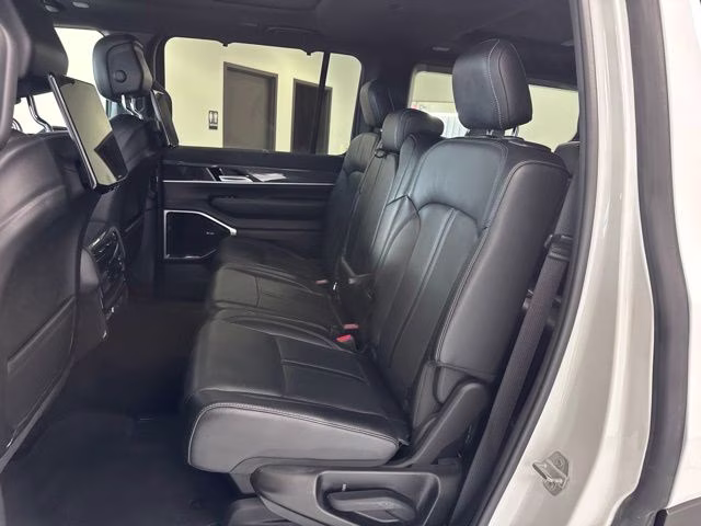 2022 Bright White Clearcoat Jeep Wagoneer Series III 4X4 SUV