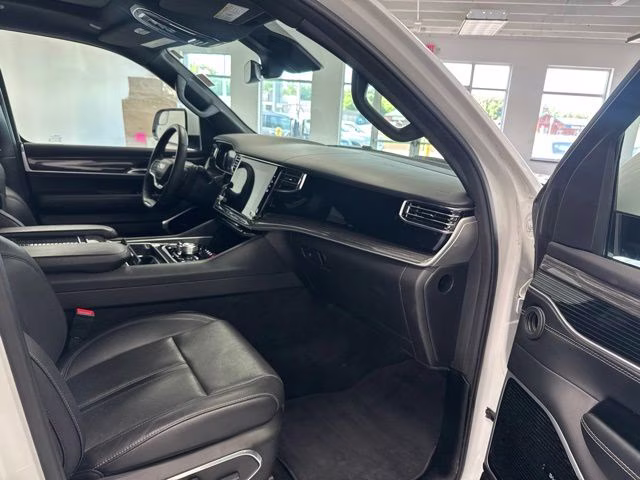 2022 Bright White Clearcoat Jeep Wagoneer Series III 4X4 SUV