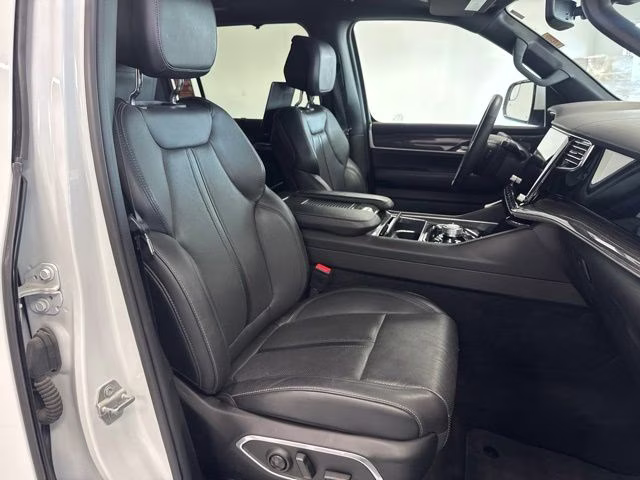2022 Bright White Clearcoat Jeep Wagoneer Series III 4X4 SUV