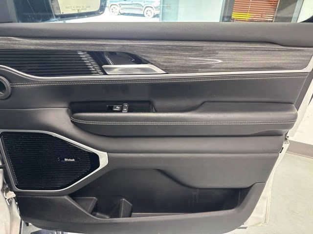 2022 Bright White Clearcoat Jeep Wagoneer Series III 4X4 SUV