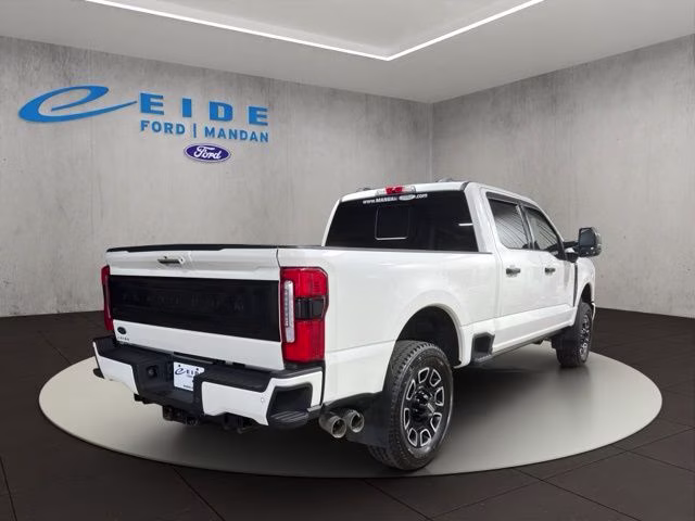 2023 Star White Metallic Tri-Coat Ford Super Duty F-350 SRW Platinum 4X4 Truck