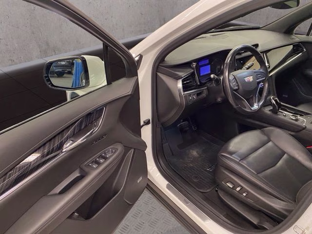 2022 Crystal White Tricoat Cadillac XT6 Premium Luxury AWD SUV