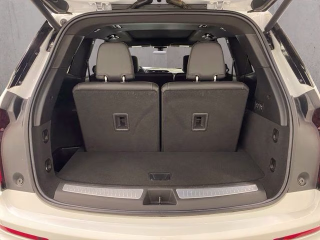 2022 Crystal White Tricoat Cadillac XT6 Premium Luxury AWD SUV