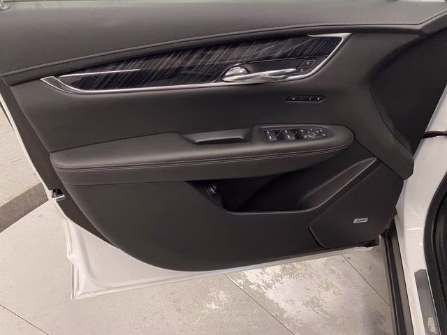 2022 Crystal White Tricoat Cadillac XT6 Premium Luxury AWD SUV