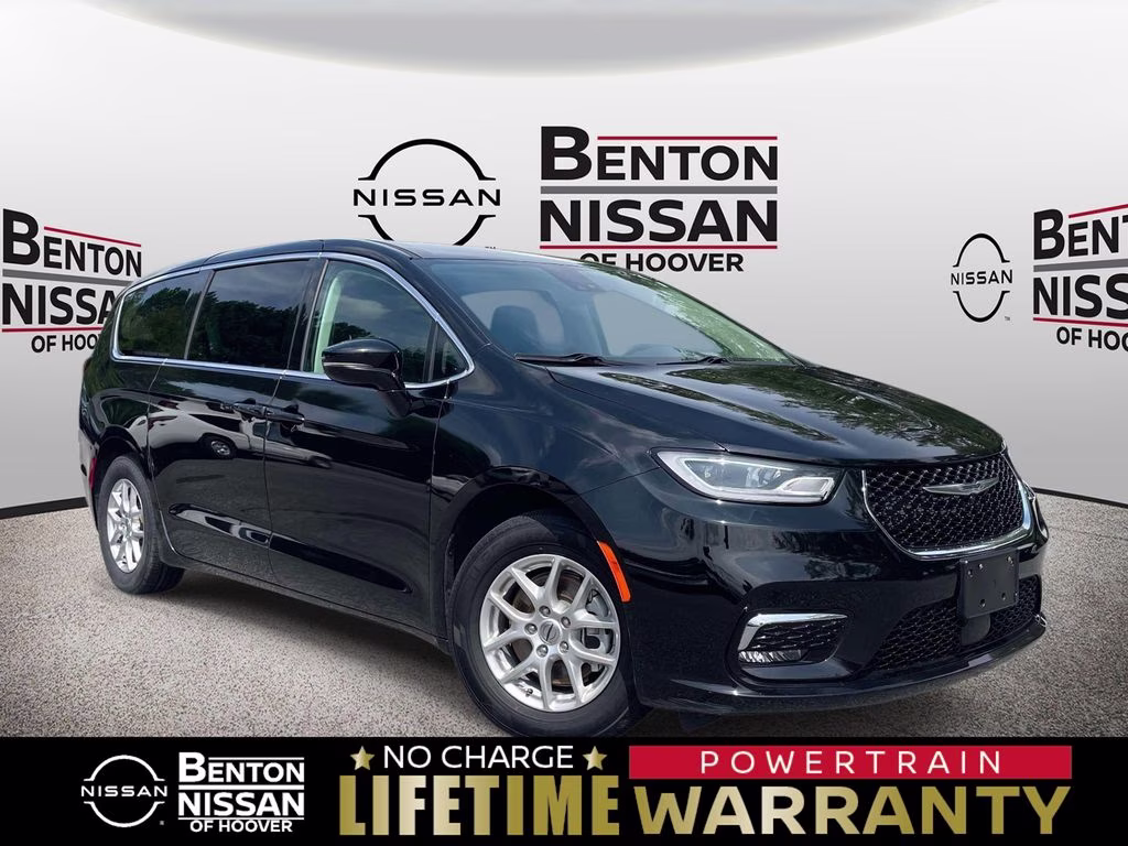 2024 Diamond Black Crystal Pearlcoat Chrysler Pacifica Touring L FWD Van