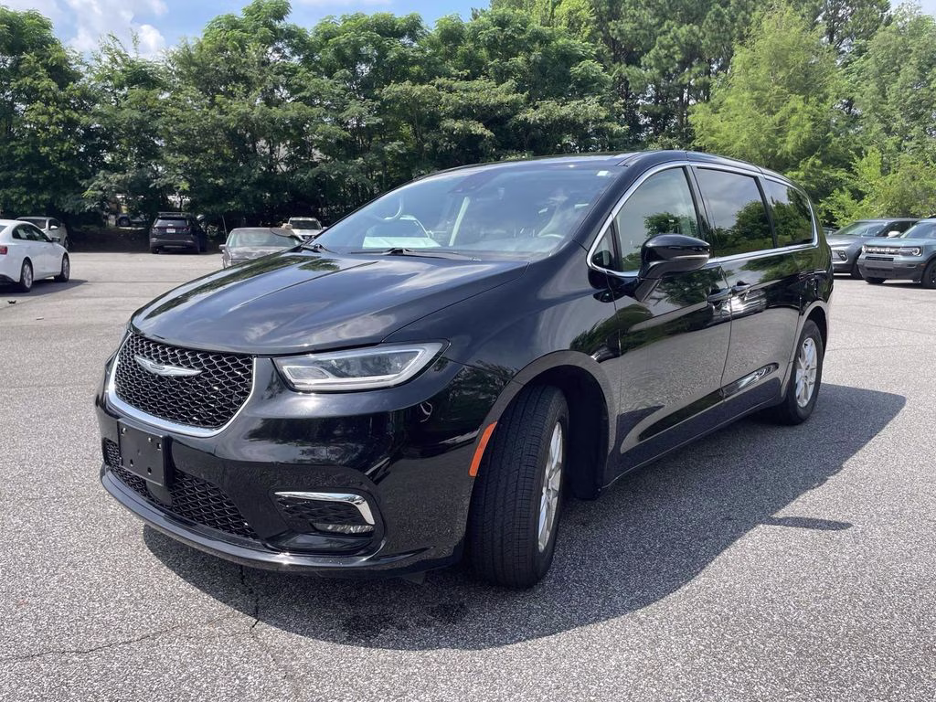 2024 Diamond Black Crystal Pearlcoat Chrysler Pacifica Touring L FWD Van