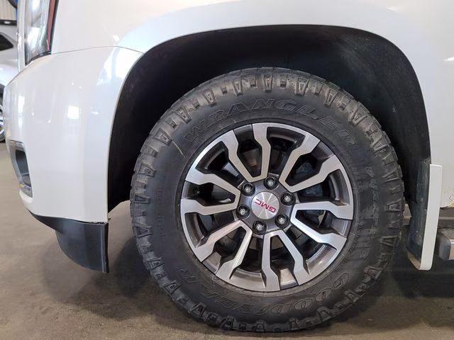 2015 White Diamond Clearcoat GMC Yukon XL Denali 4X4 SUV