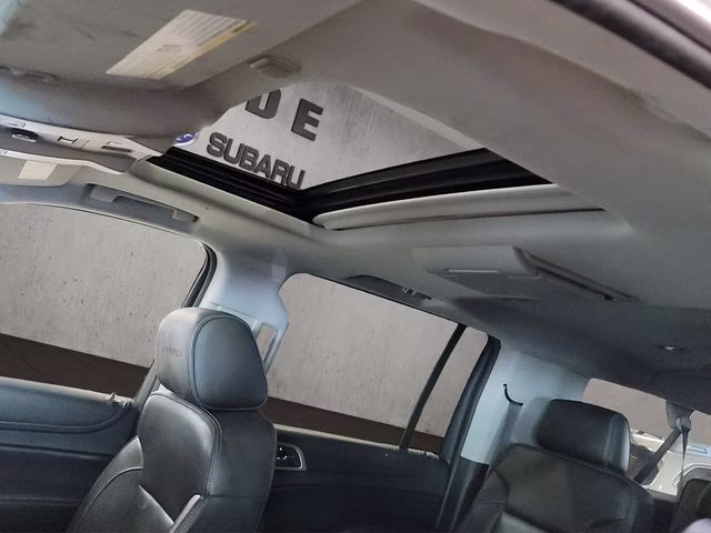 2015 White Diamond Clearcoat GMC Yukon XL Denali 4X4 SUV