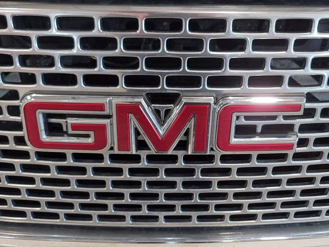 2015 White Diamond Clearcoat GMC Yukon XL Denali 4X4 SUV