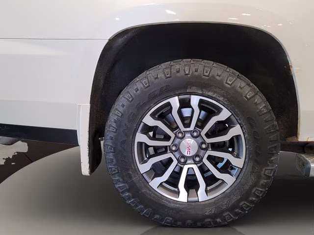 2015 White Diamond Clearcoat GMC Yukon XL Denali 4X4 SUV