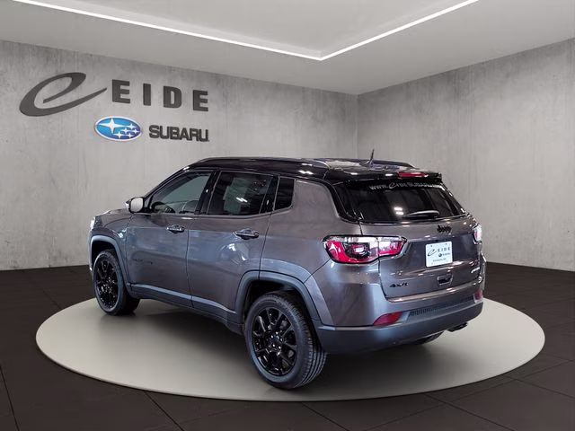 2022 Granite Crystal Metallic Clearcoat Jeep Compass Latitude 4X4 SUV