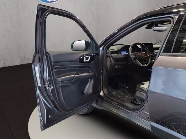 2022 Granite Crystal Metallic Clearcoat Jeep Compass Latitude 4X4 SUV