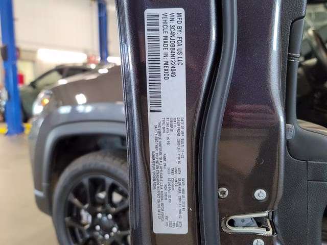 2022 Granite Crystal Metallic Clearcoat Jeep Compass Latitude 4X4 SUV