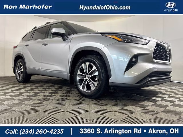 2022 Silver Toyota Highlander XLE AWD SUV