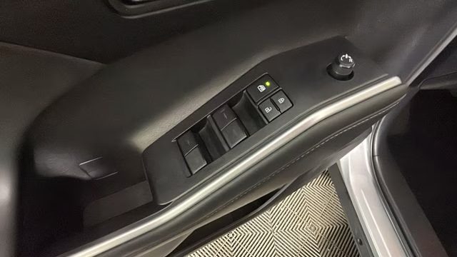 2022 Silver Toyota Highlander XLE AWD SUV
