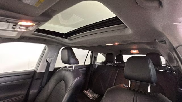 2022 Silver Toyota Highlander XLE AWD SUV