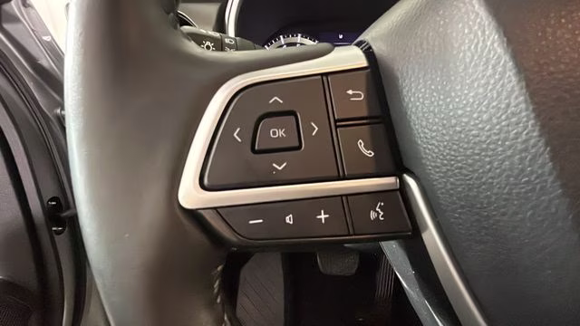 2022 Silver Toyota Highlander XLE AWD SUV