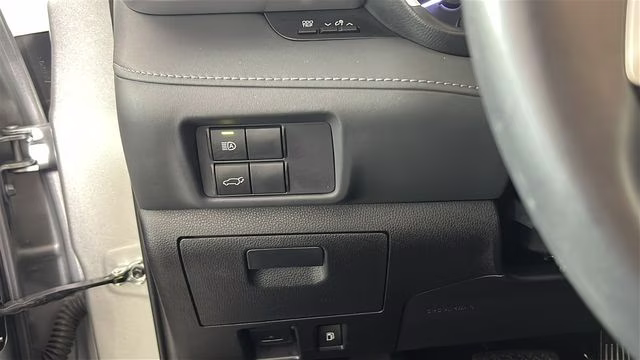 2022 Silver Toyota Highlander XLE AWD SUV