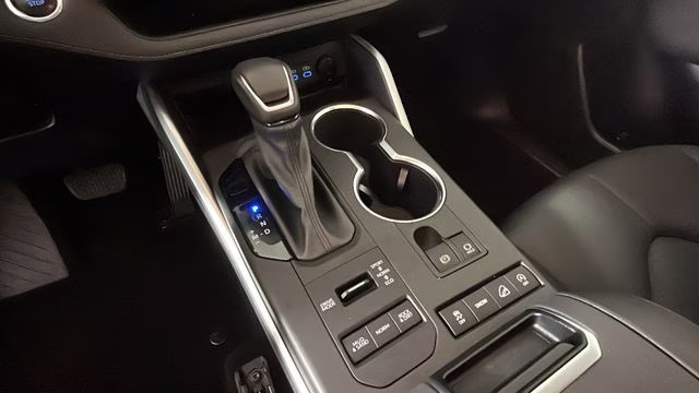 2022 Silver Toyota Highlander XLE AWD SUV