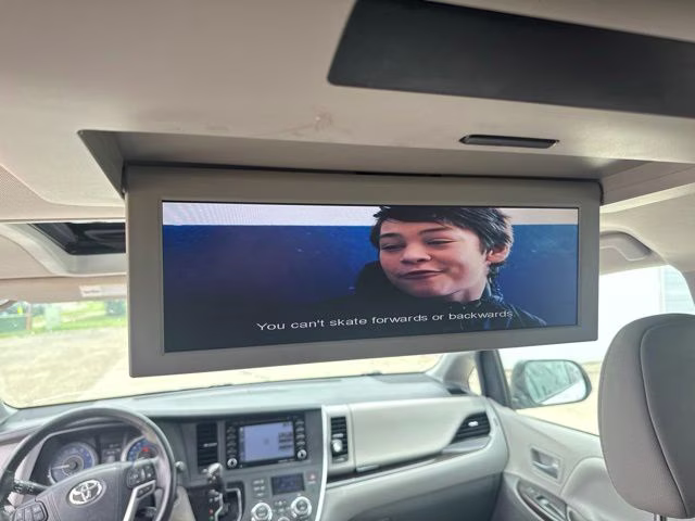 2018 White Toyota Sienna XLE Premium FWD Van