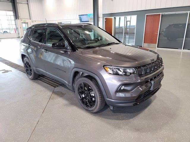 2022 Granite Crystal Metallic Clearcoat Jeep Compass Latitude 4X4 SUV