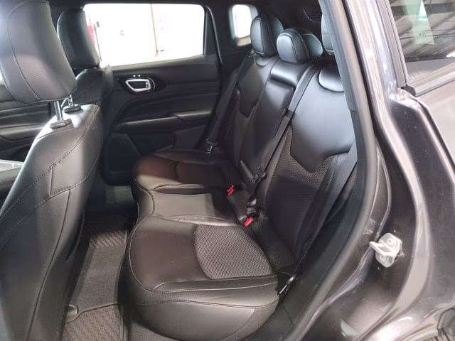 2022 Granite Crystal Metallic Clearcoat Jeep Compass Latitude 4X4 SUV